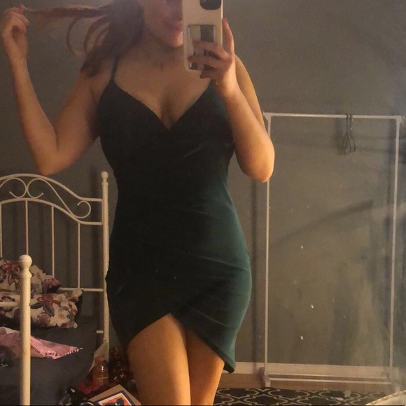 Emerald green hourglass mini dress - Picture 4 of 4
